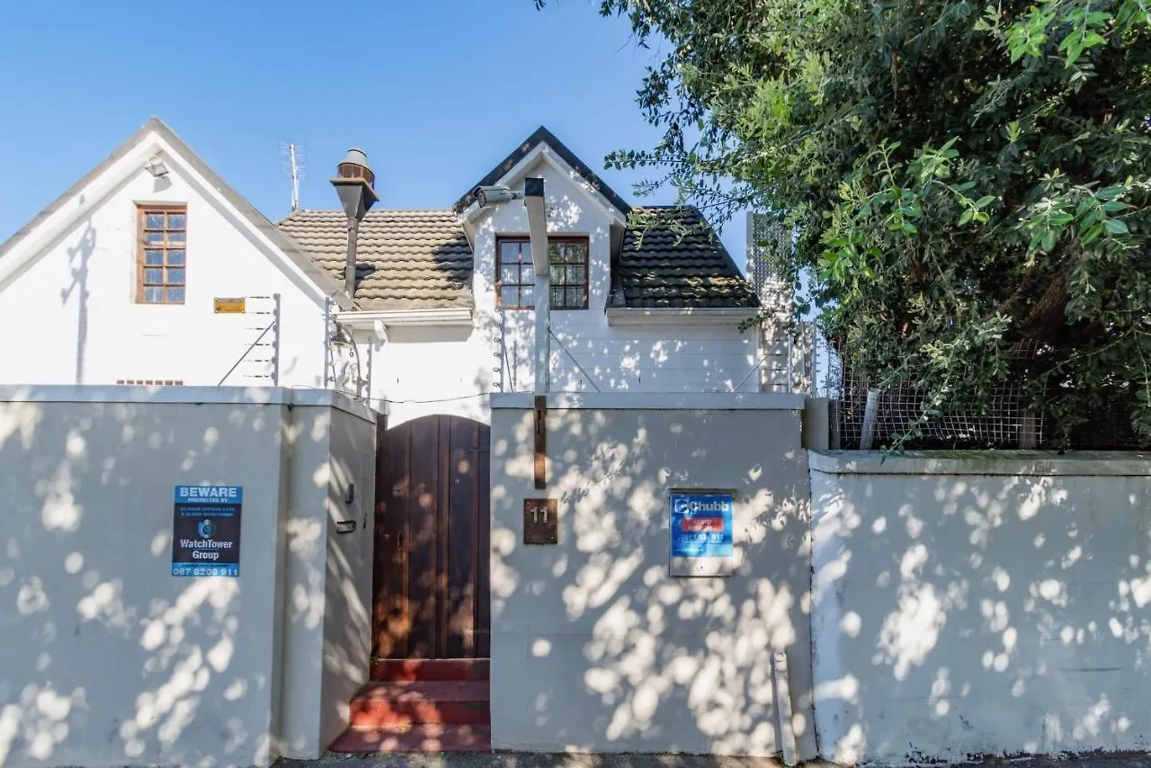 Surburban Bliss - Claremont Villa Cape Town