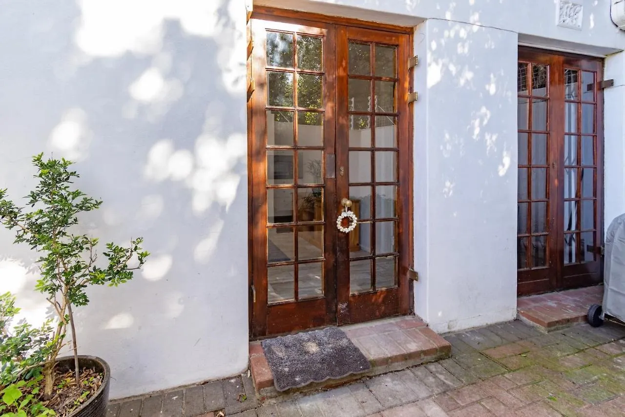 Surburban Bliss - Claremont Villa Cape Town